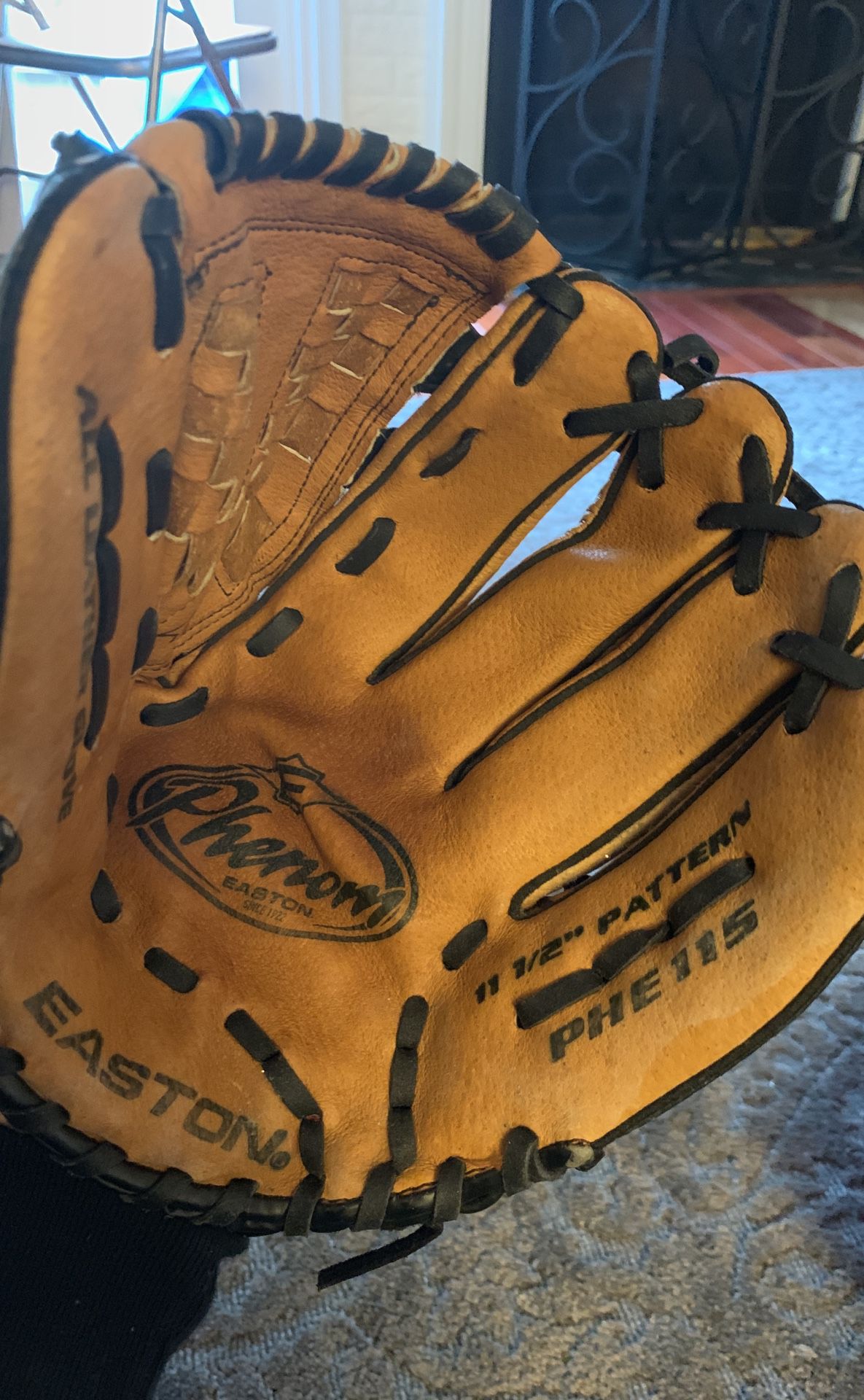 Easton PHE115" Phenom Baseball Glove 11.5 Right Handed Thrower
