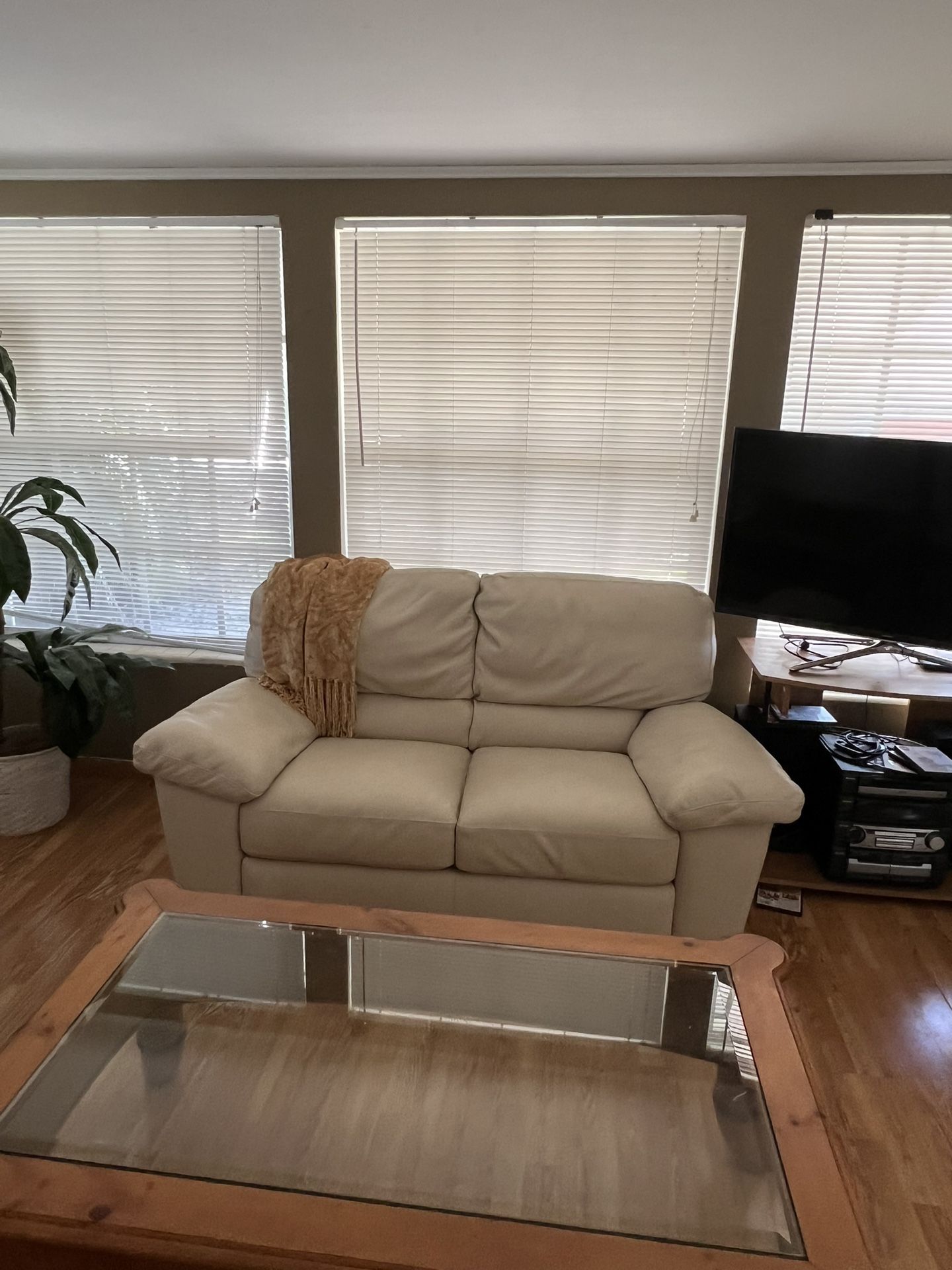 Leather Loveseats And Tables