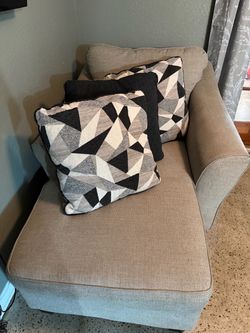 Gently used living room set. In great shape.