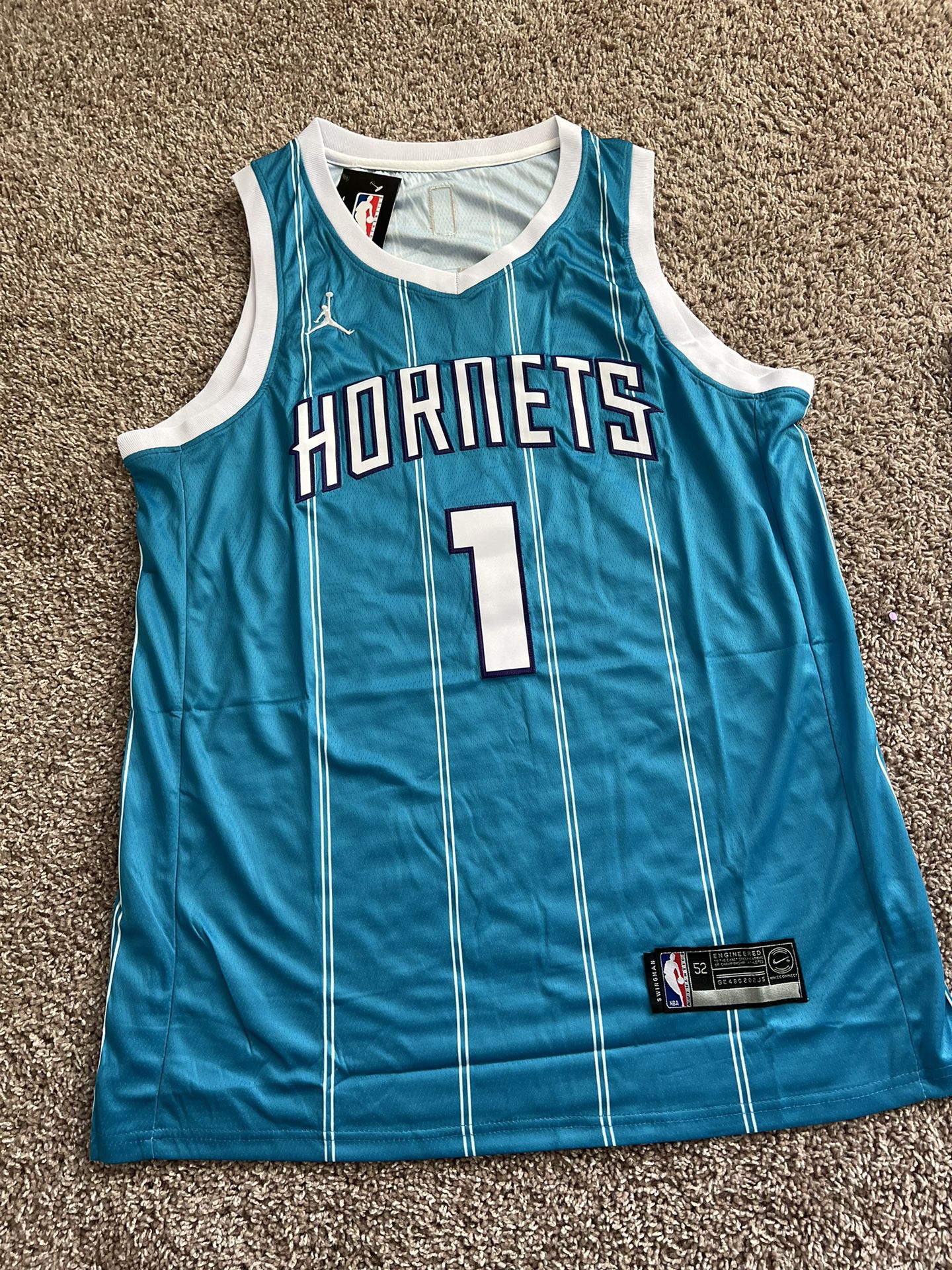 Lamelo Ball Charlotte Hornets Jersey Size XL for Sale in Kyle, TX - OfferUp