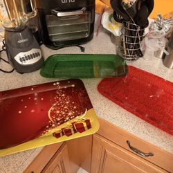 Plastic Christmas Themed Food Trays-Set of 3