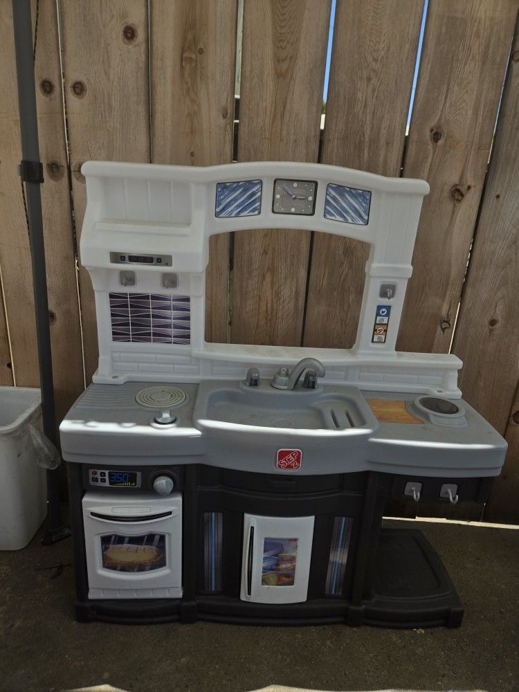 Kids Outdoor Kitchen