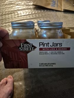 First Street Pint Mason Jars 6 jars with lids.
