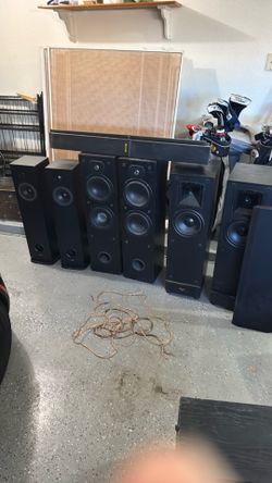 Klipsh Polk high end Tower speakers 100 a pair or 200 for all