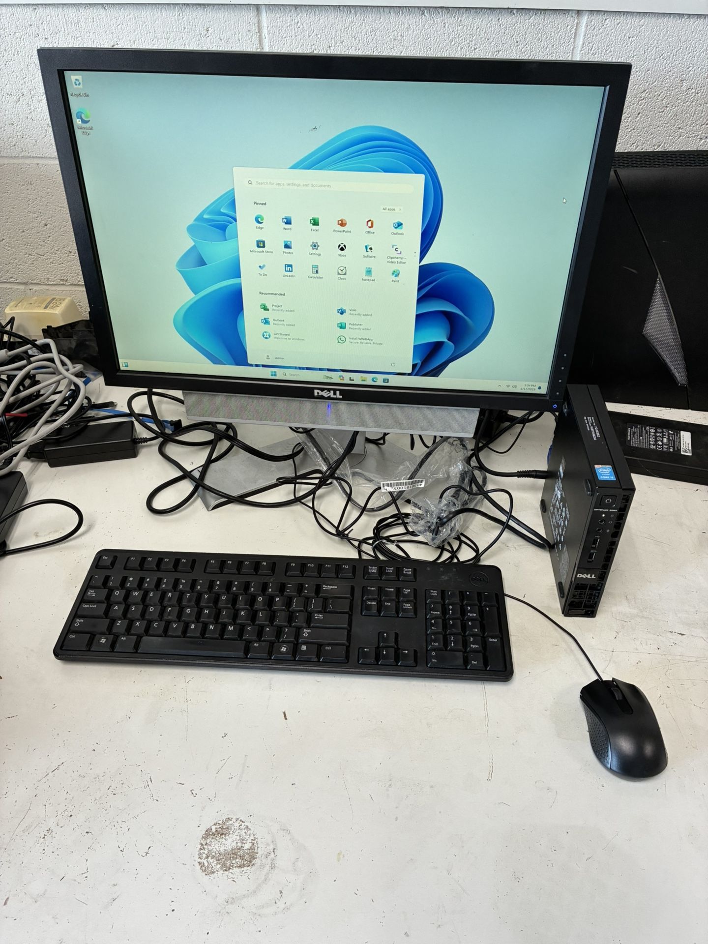 Tiny-Desktop computer dell optiplex W/ monitor keyb&mous w/free speakers