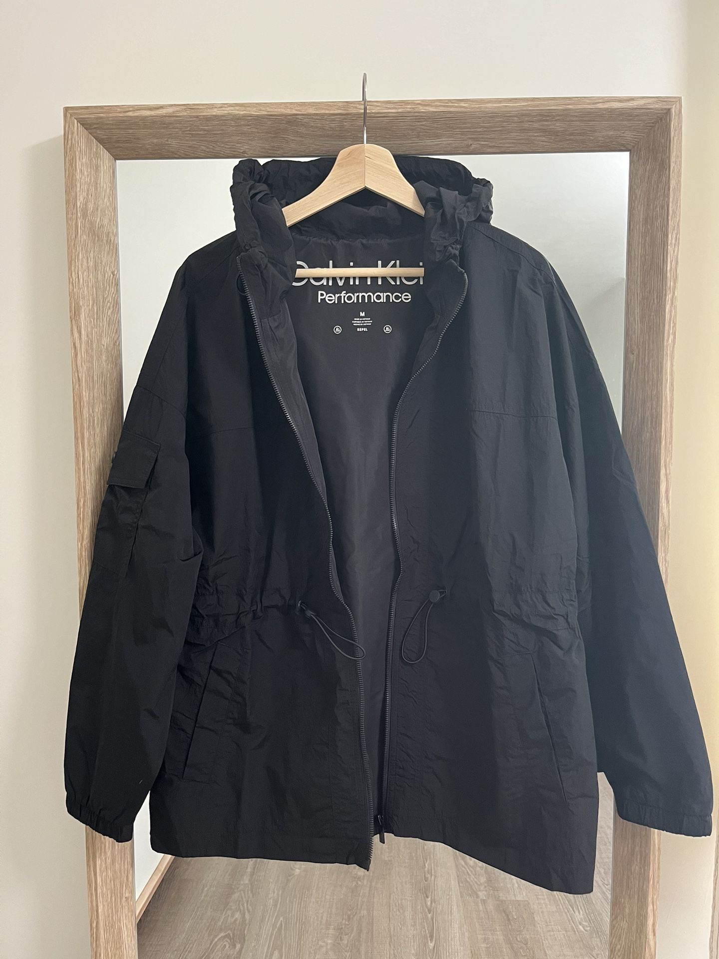 Calvin Klein Women’s Performance Repel Packable Jacket Raincoat Size M (NWT)