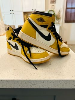 Air Jordan 1 Retro High Yellow Ochre