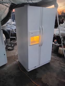 Kenmore White Double Door Fridge/Works Great!!(PLEASE READ DESCRIPTION FOR DETAILS=THANK YOU!!👌)