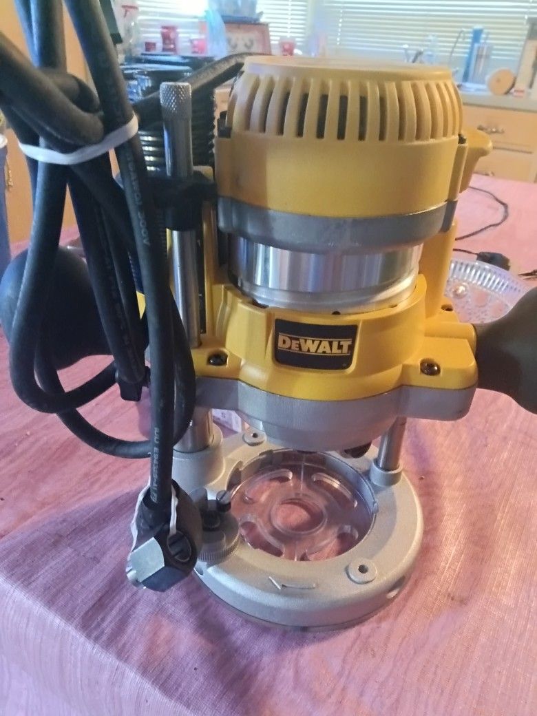 DeWalt Router