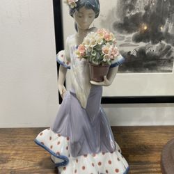 Lladro Collectible Figurine “Flor Maria”