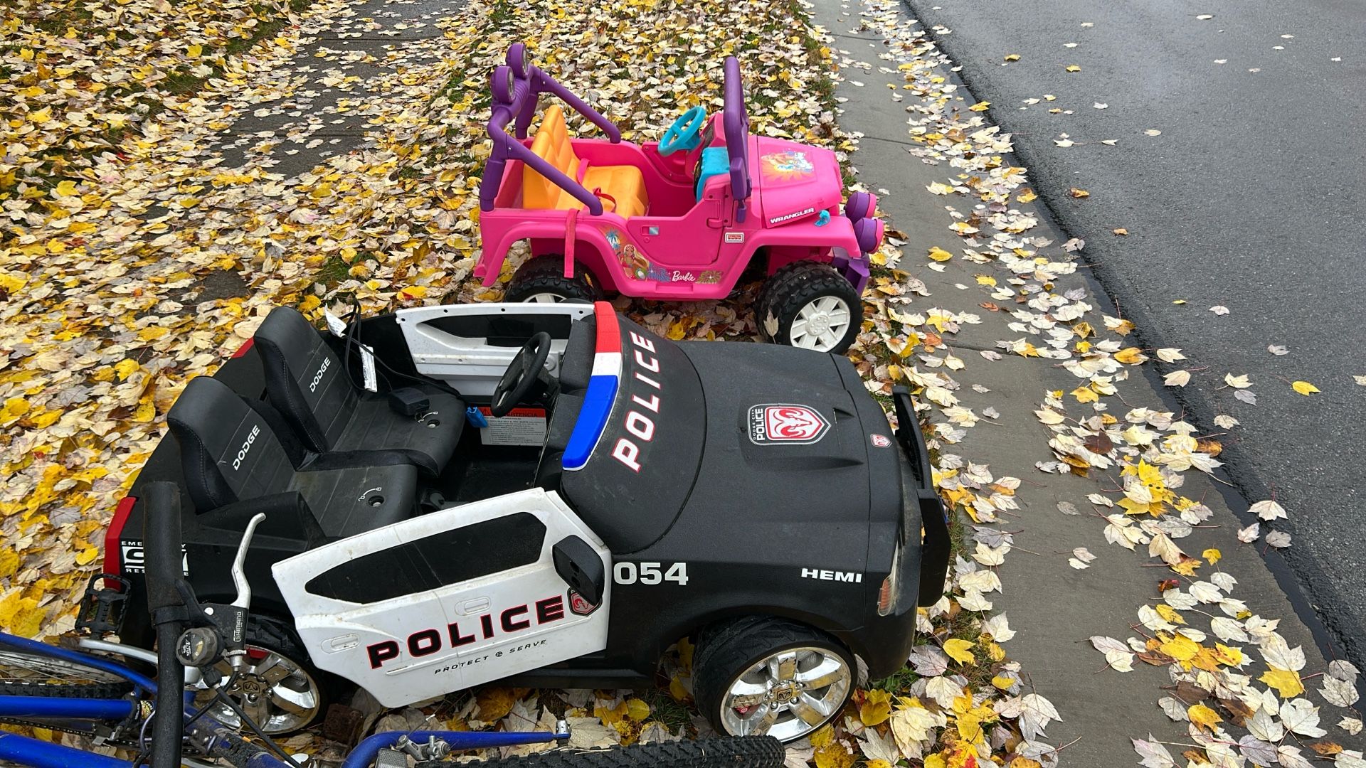 Police Car And Barbie Car 