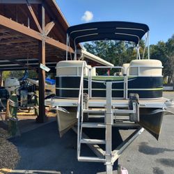 2018 Qwest 818 Pontoon