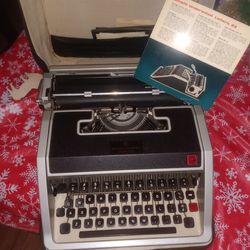 Vintage Typing Writer 