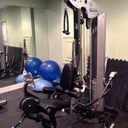 Hoist V5 Premium Home Gym.