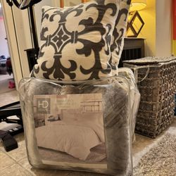 Queen Comforter And 2 Pillows