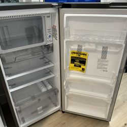 LG 6 cu. ft. Single Door Refrigerator With Top Freezer