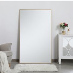 Big Mirror  Color Brass 36”x1”x60 Se Ve Color Oro  Espejo