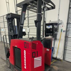 Raymond Stand Up Forlift