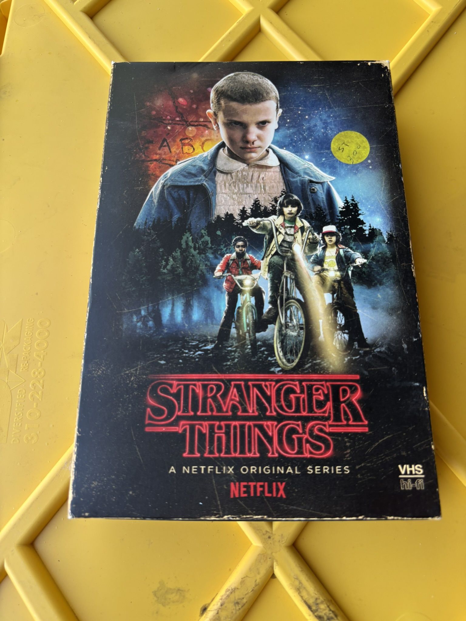 Stranger Things Season One, 4-disc DVD & Blu-Ray Collectors Edition Box Set