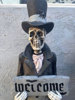 Halloween Skeleton Statue