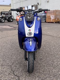 BLUE 50CC GAS MOPED SCOOTER 