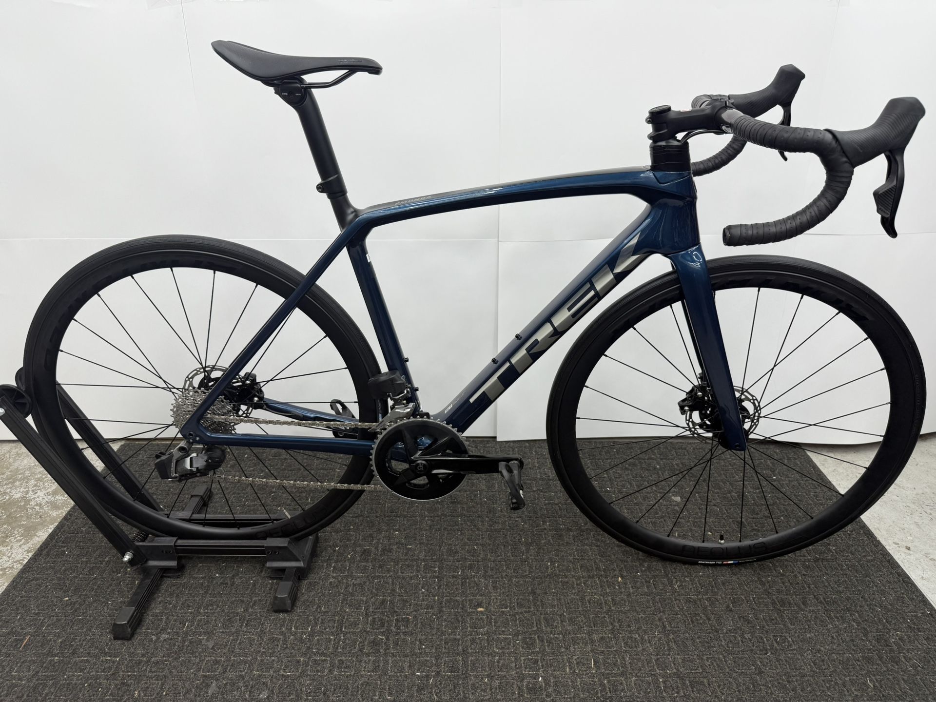 54cm 2023 Trek Émonda SL 6 AXS – Carbon Road Bike, SRAM Rival eTap AXS 12-Speed, Disc Brakes CARBON WHEELS For sale: 2023 Trek Émonda SL 6 AXS road b