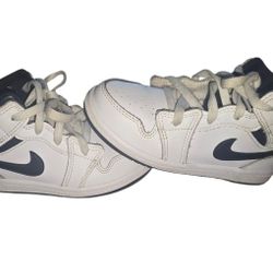 Toddler Jordan 1 Black & White – Size 10
