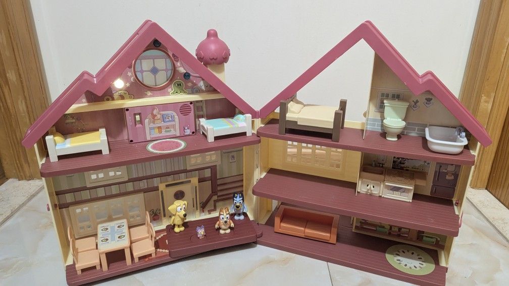 Bluey House pack and go set target exclusive.