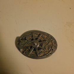 Western-style belt buckle featuring a spinning spur