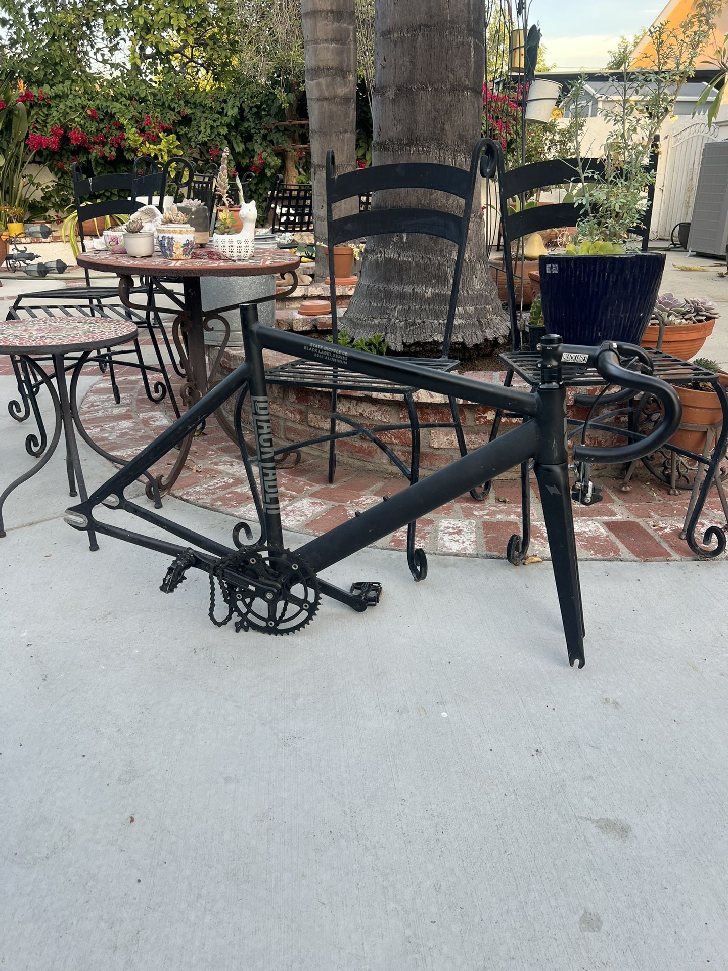 Black Label Road Bike