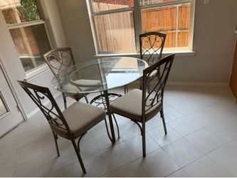5 piece dining set - glass top 45” diameter