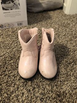 Boots size 6 in toddler