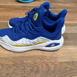 Newest Curry Size 6.5