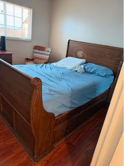 Free queen bed with mattress