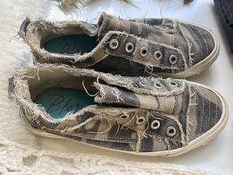 Blowfish Slip On Tennis Size 8