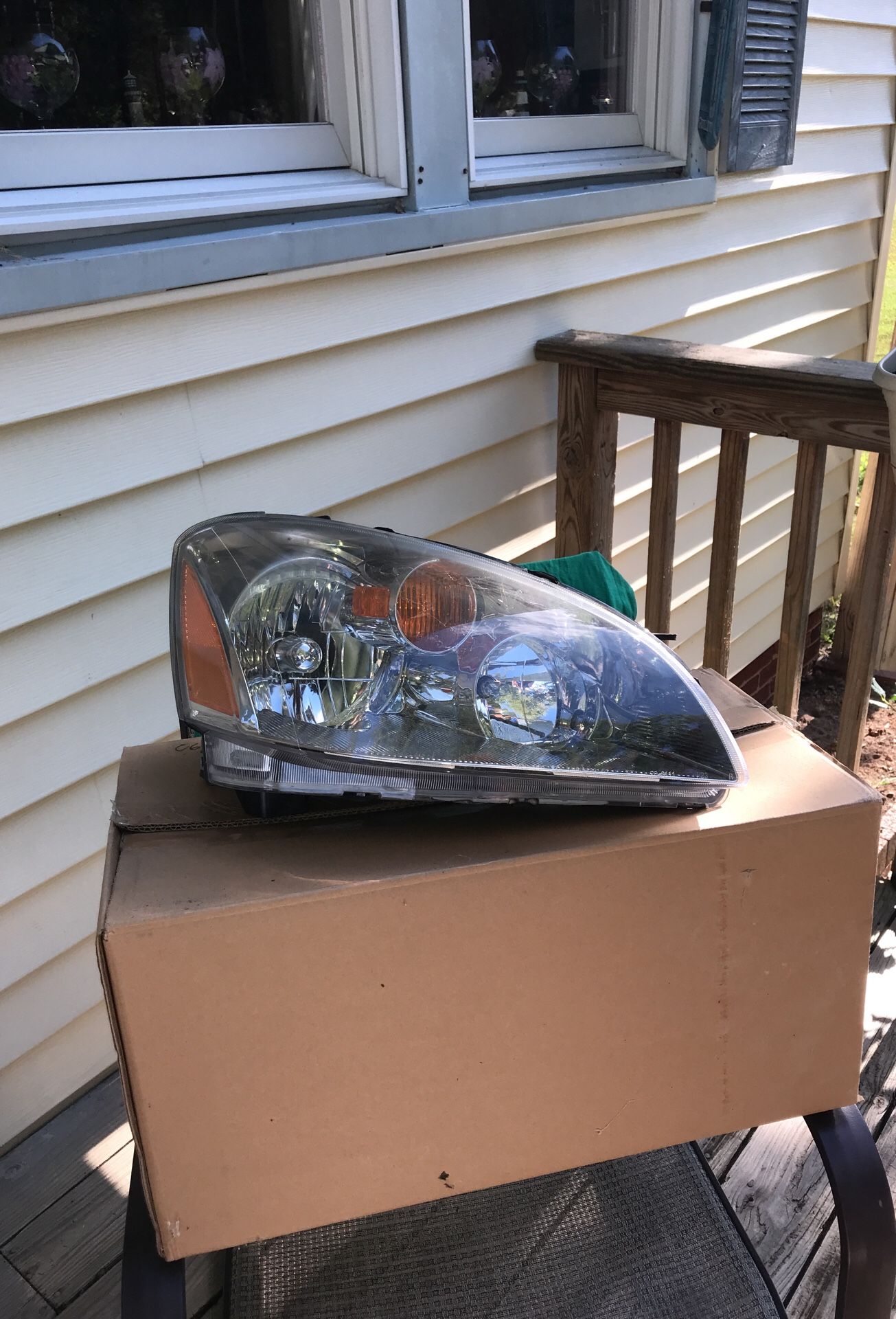 2006 Nissan Altima right head lamp