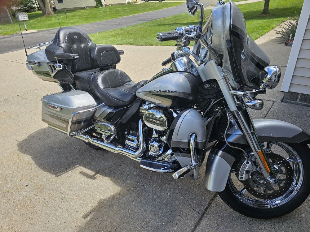 2017 Harley Davidson CVO Limited
