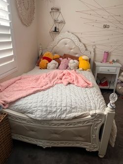 Full size bed