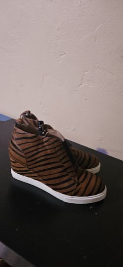 L. Paolo Size 6.5 Tiger Print Stripped Slip On Heels