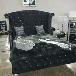 Coaster Velvet 4 Pcs Bedroom Sets Queen or King Beds Dressers Nightstands Mirrors Finance and Delivery Available Barzini