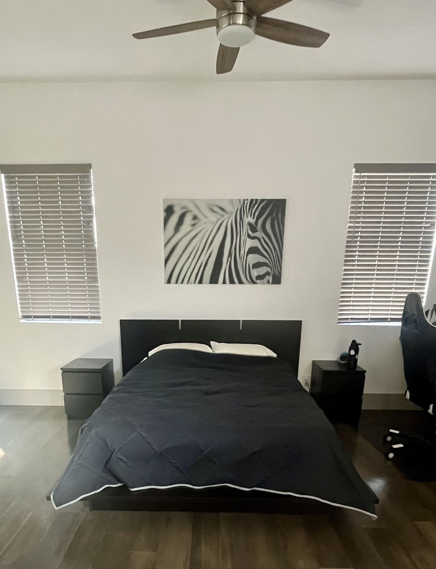 Queen Size Platform Bed With 2 Night Stands With Drawers