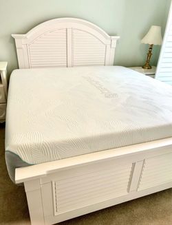 Like New King White Bedgear mattress with a quilted top surface, mesh side panel, and teal accent trim. Clean with visibl stains or damage. Cost $1800