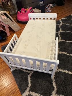 White Wooden Toddler Bed w/ Simmons Kids Mattress – Great Condition