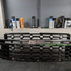 2021-2022-2023-2024 CHEVROLET TAHOE / SUBURBAN Z71GRILL OEM USED #9955