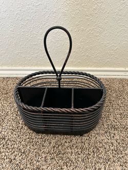 Black Oval Metal Wire 3-Compartment Basket Caddy with Handle, Freestanding