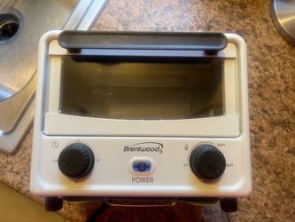 Small Brentwood Toaster Oven