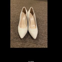 EUC Womens Beige Tan cream heels Tahari 7.5 M material shoes bone ivory pumps