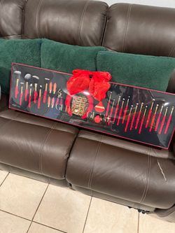 Glitz and glam brushes