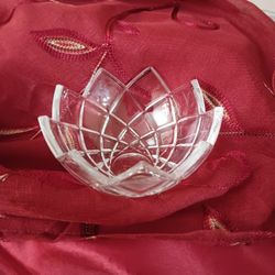 MIKASA CRESCENDO SERVING BOWL DIAMOND PATTEN 