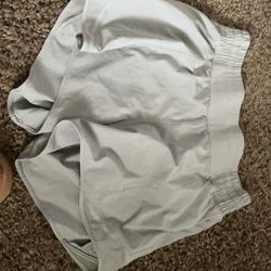 Lululemon Size 6 High Rise Hotty Hot Shorts 